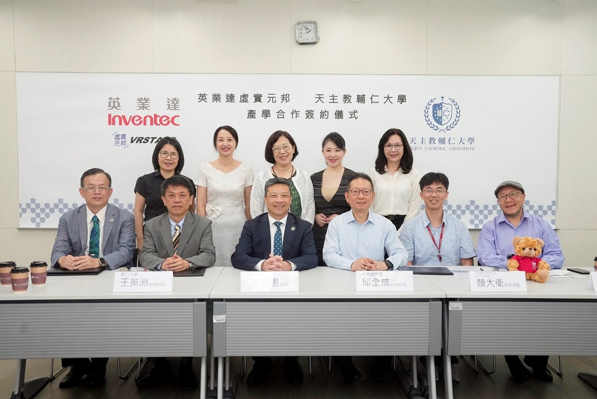 the signing ceremony of industry-university cooperation